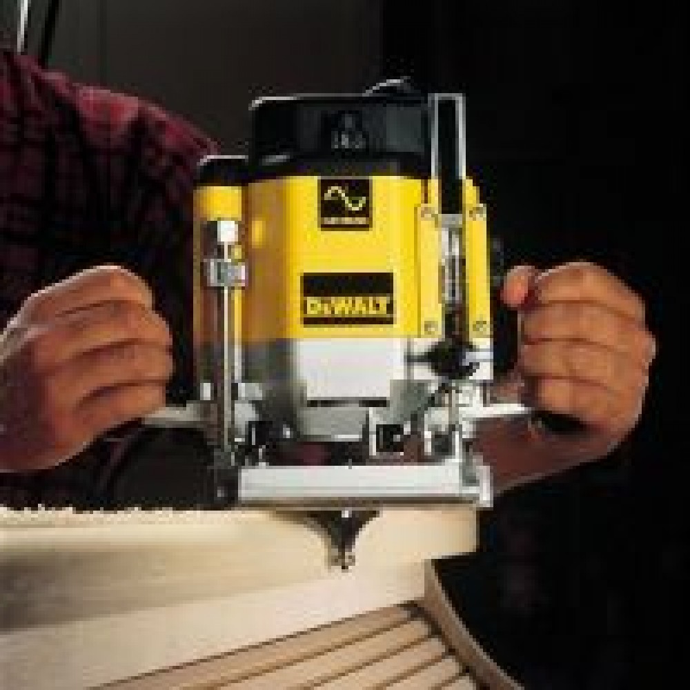 Фрезер двуручный DeWalt DW625E-QS 